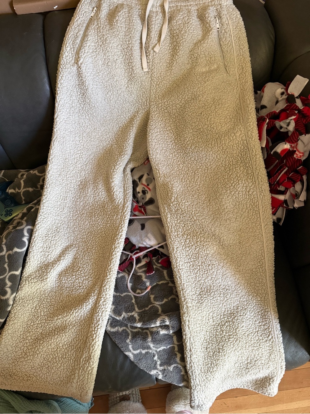 Women’s SKIMS Cream colored teddy fleece pants, baggy leg size M